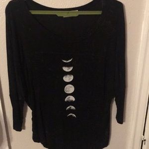 Quarter sleeve moon shirt